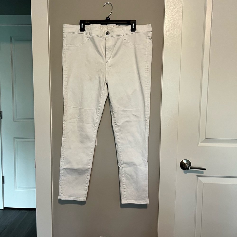 American Eagle white jeans